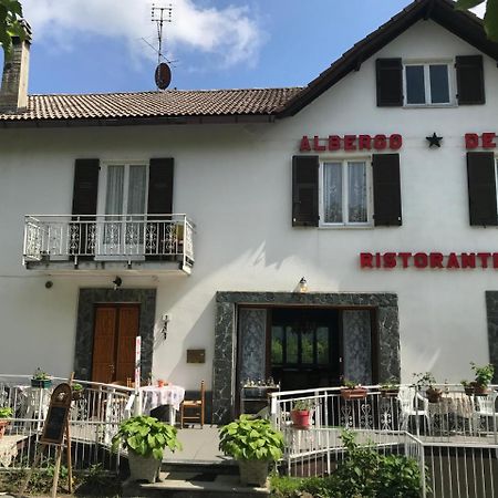 Albergo Delfino San Pietro d'Olba Buitenkant foto