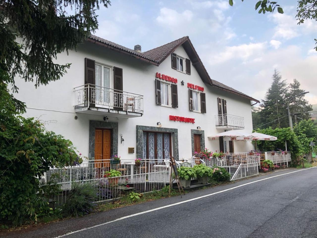 Albergo Delfino San Pietro d'Olba Buitenkant foto