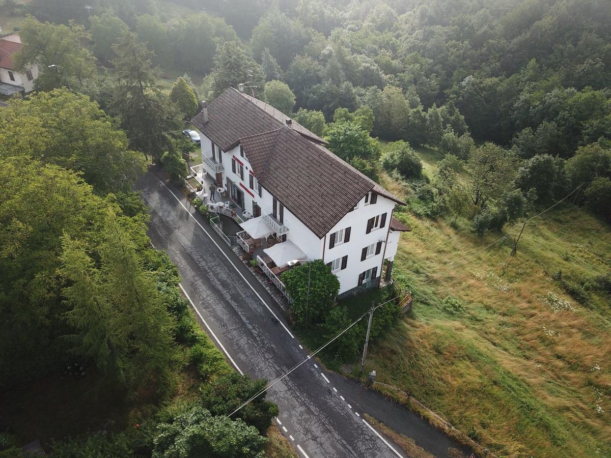 Albergo Delfino San Pietro d'Olba Buitenkant foto