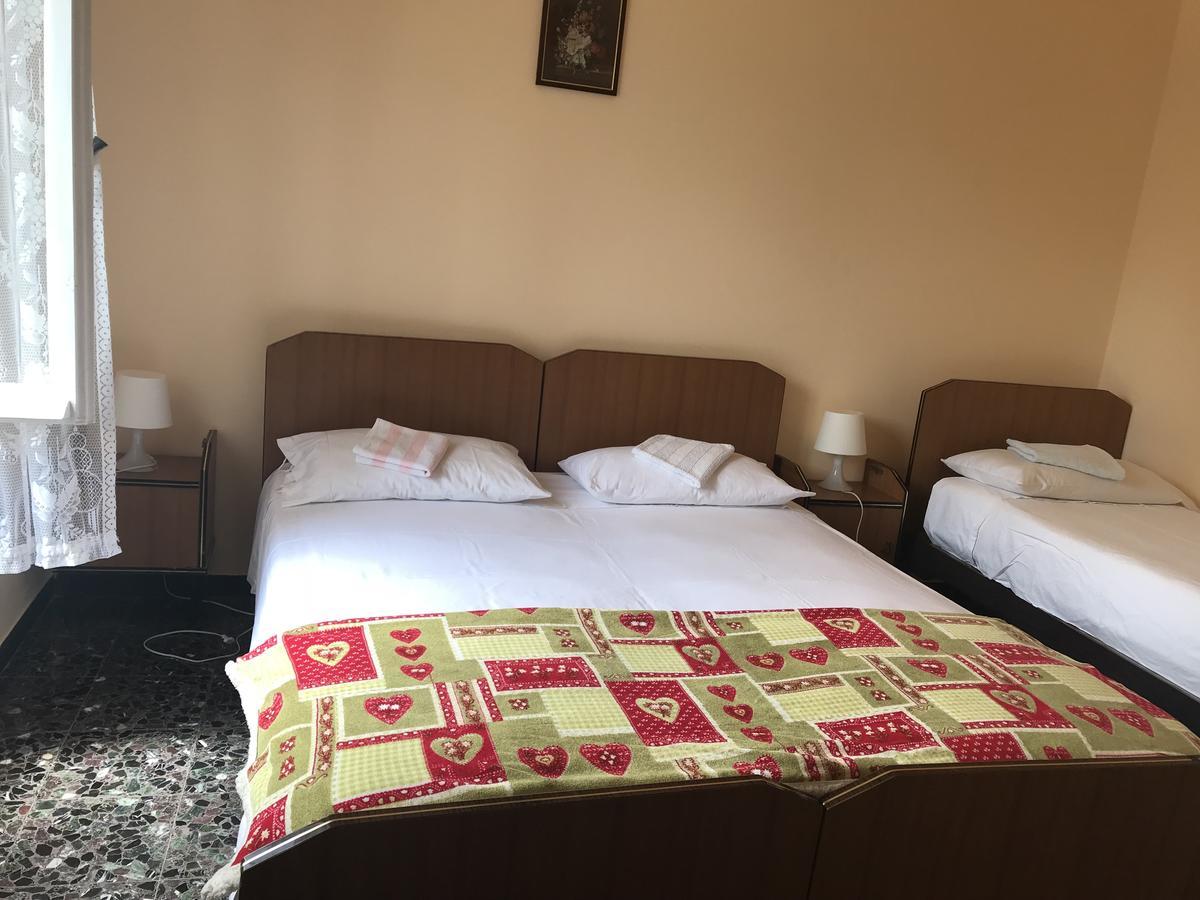 Albergo Delfino San Pietro d'Olba Buitenkant foto