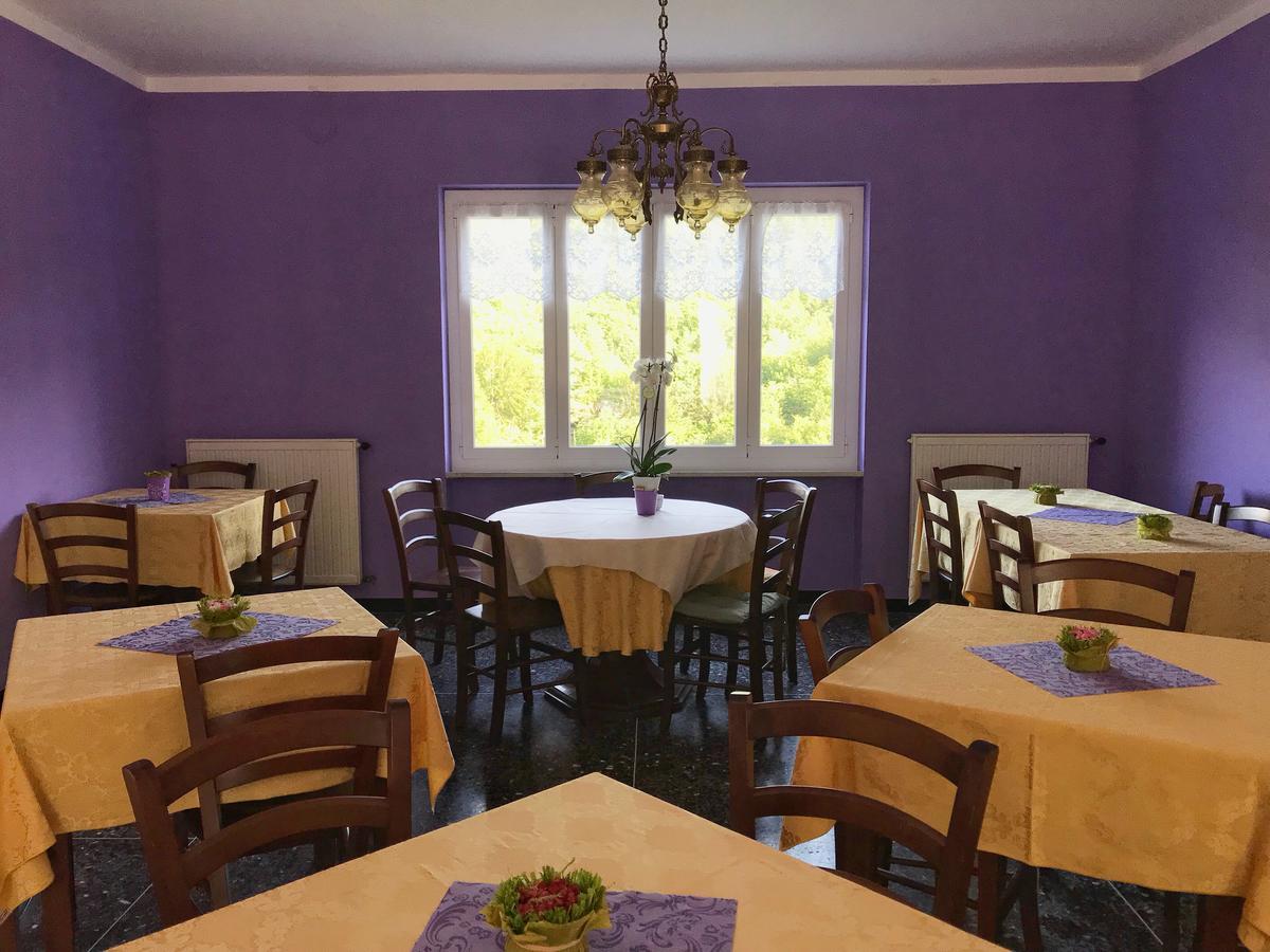 Albergo Delfino San Pietro d'Olba Buitenkant foto