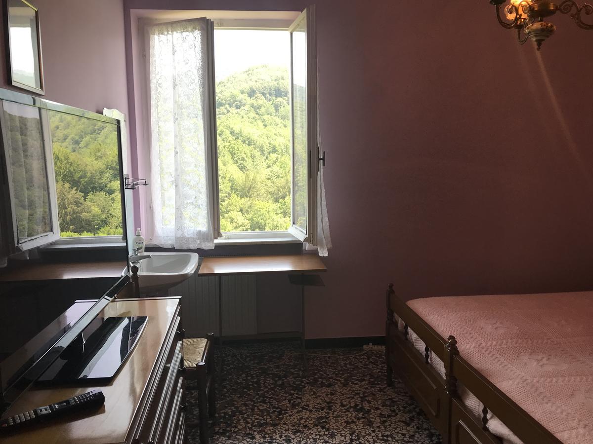 Albergo Delfino San Pietro d'Olba Buitenkant foto