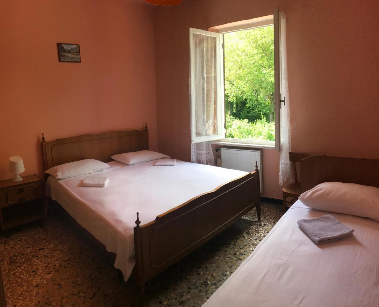 Albergo Delfino San Pietro d'Olba Buitenkant foto