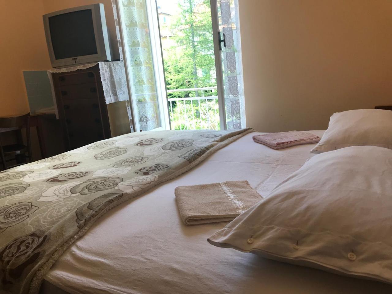 Albergo Delfino San Pietro d'Olba Buitenkant foto