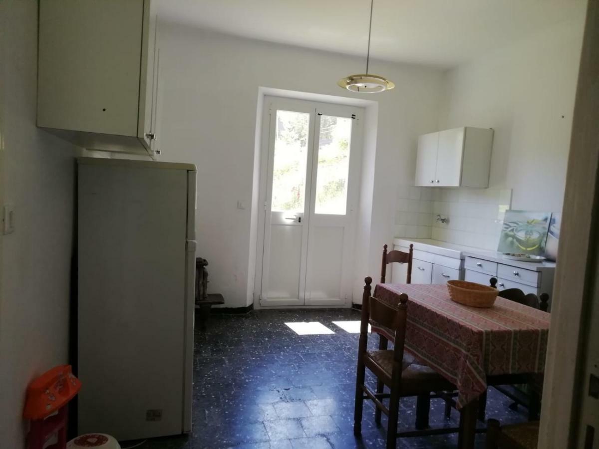 Albergo Delfino San Pietro d'Olba Buitenkant foto
